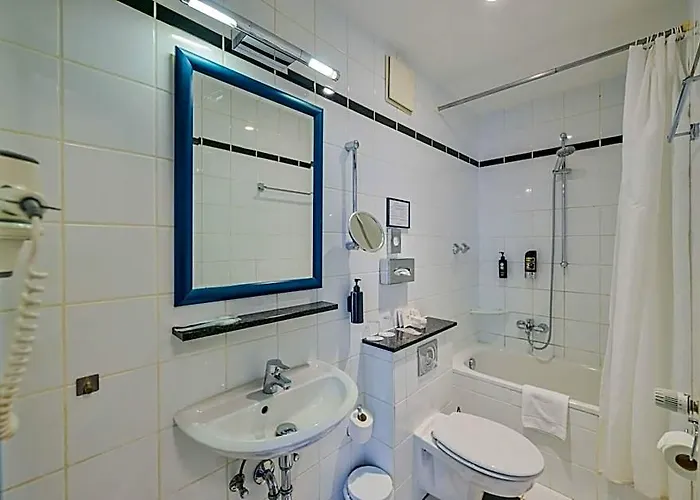 Ramada By Wyndham Frankfurt Centre 酒店 4*