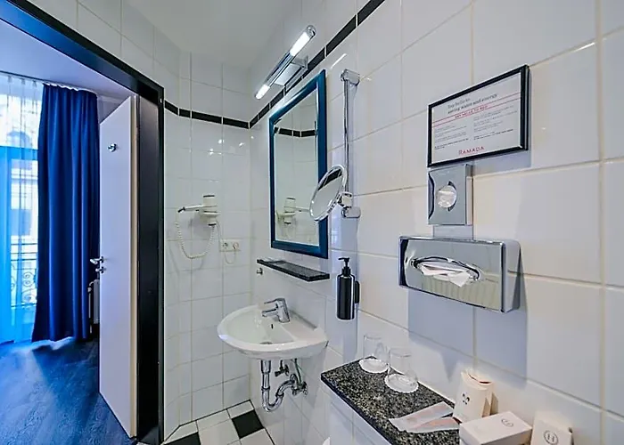 Ramada By Wyndham Frankfurt Centre 酒店 4*